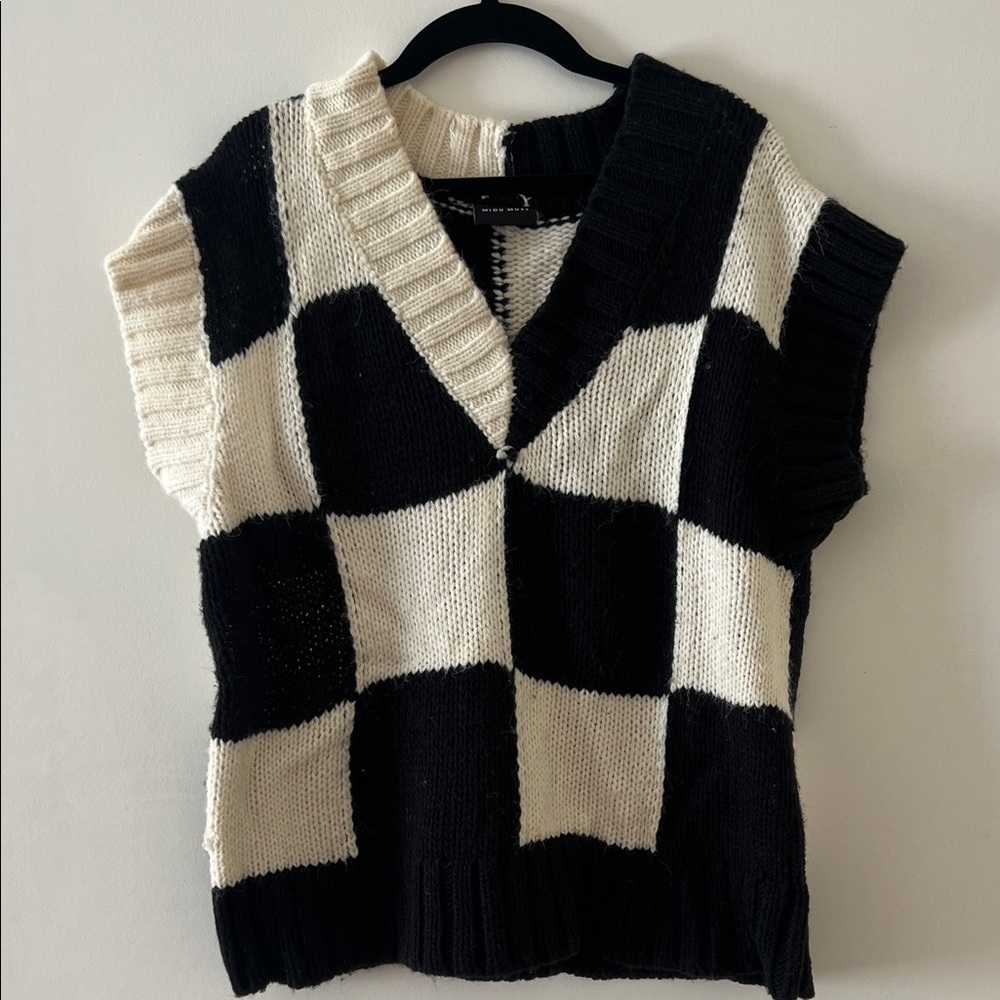 Chic Black and White V-Neck Sweater